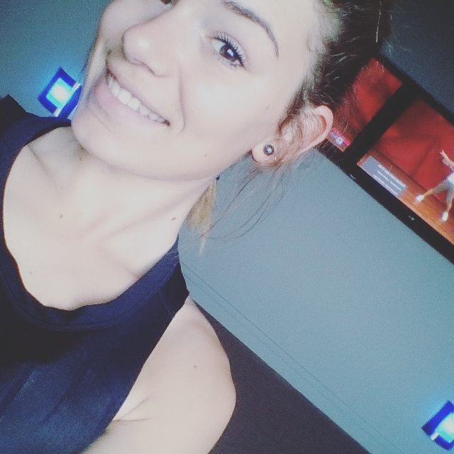 SecretFitFam's tweet photo. Après 20min de marche pour aller jusqu'à la salle 💦 on commence la séance 😘
#TBC2 #blogger
#topbodychallenge #Topbo… https://t.co/C94odh9mhR