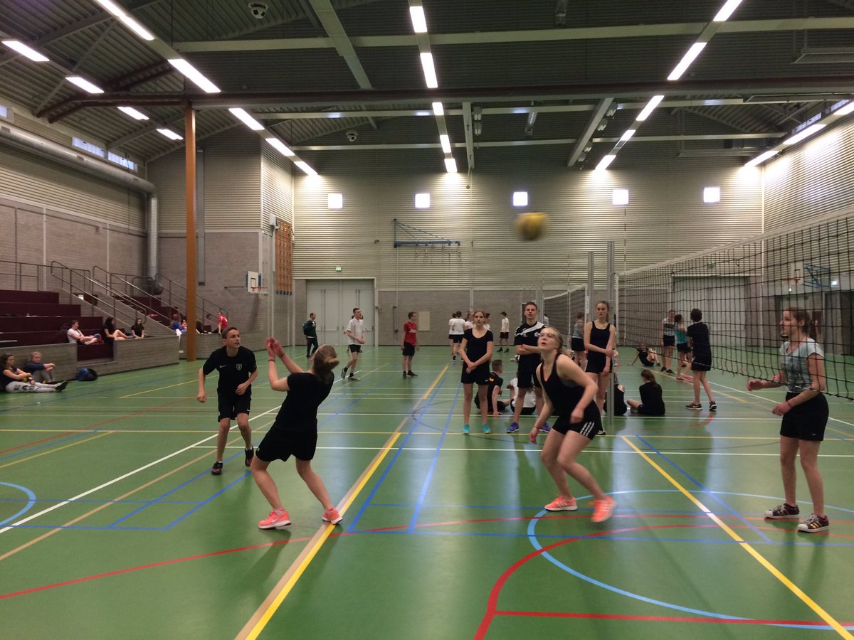 SuzanneLuys's tweet photo. #schoololympiade 2016; 3de  @tbl_oss team 3, 2de  @HooghuisHeesch 1 en 1ste plaats TBL team 5! Proficiat!!@SEC_Oss https://t.co/V4XFJfhXAo