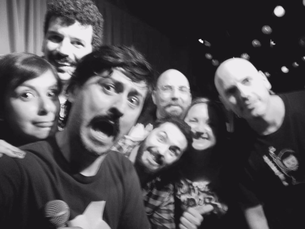 emunizok's tweet image. Anoche en #messbar con 3 debutantes y @Bonsaidecebra @minionconbigote @mathonstandup #standup @clubdecomedia
