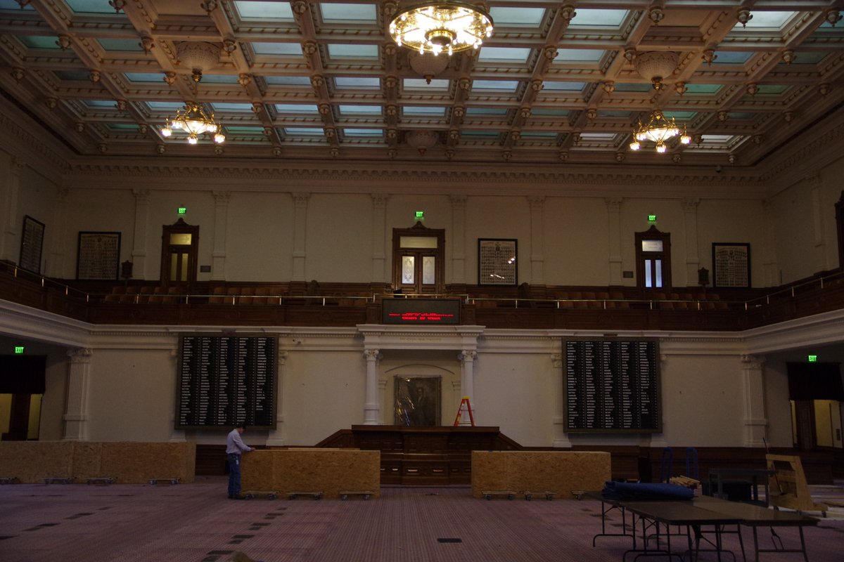 TXSTATECAPITOL's tweet photo. Week two of the @TXSTATECAPITOL House renovation. https://t.co/fQZd1OSdcN https://t.co/rfeyV5WZIk