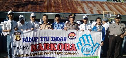 smansaSPN's tweet photo. SOSIALISASI BAHAYA NARKOBA DARI POLRES KERINCI https://t.co/JmNfr3BznR https://t.co/7rMqf0RJ6l