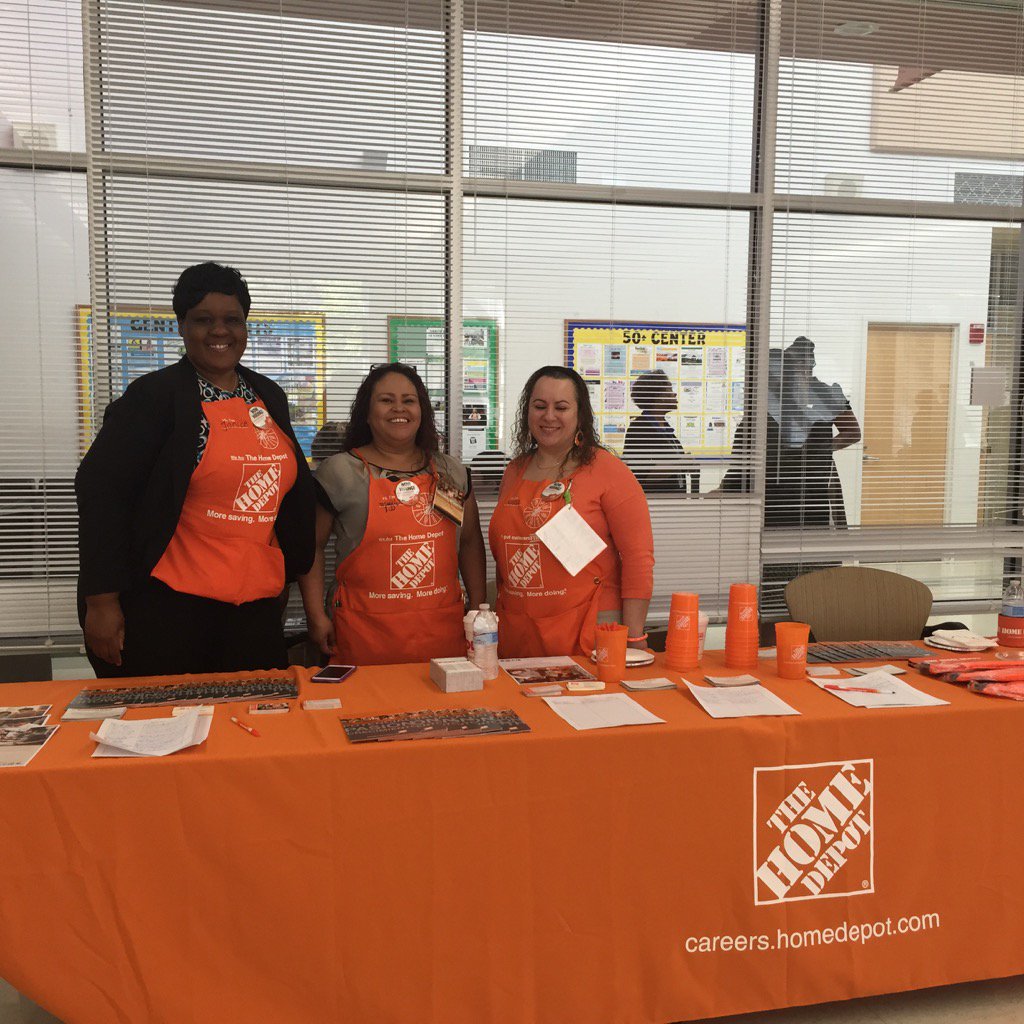 AllisonPepin1's tweet image. #SpringJobFair D122ASDS team Janice, Maggie &amp;amp; Maria at Howard County Center sourcing talent!@JohnRolison @billshuell