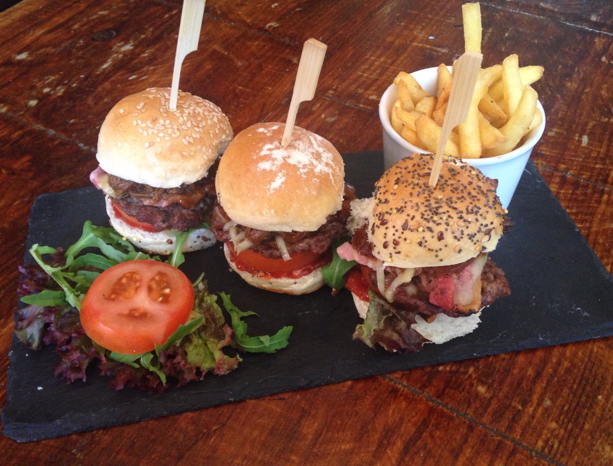 TheKeystonePub's tweet photo. Tonight is our famous burger night, all burgers buy one get one free! From 5pm until 9pm #goodfood #yummy https://t.co/rDzvbQjSjF