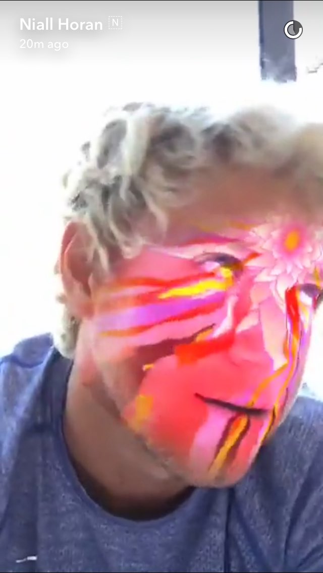 rosegoldharold's tweet photo. niall is bae https://t.co/kUT73VVhS8