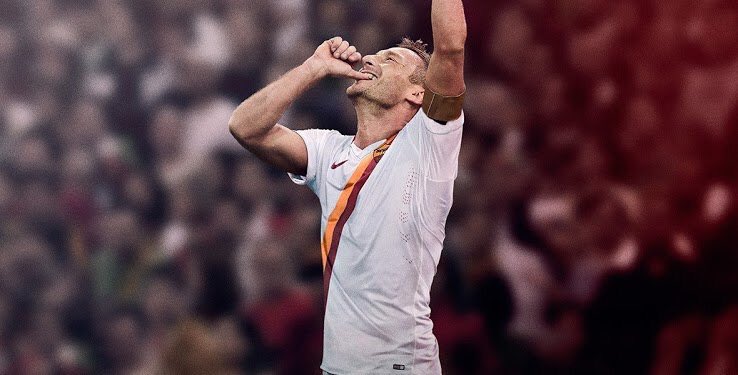 Futbool_Fotos's tweet photo. Ingresa y en su primer toque de balón, anota 😍#NoTottiNoParty https://t.co/M6Qk5pogKL