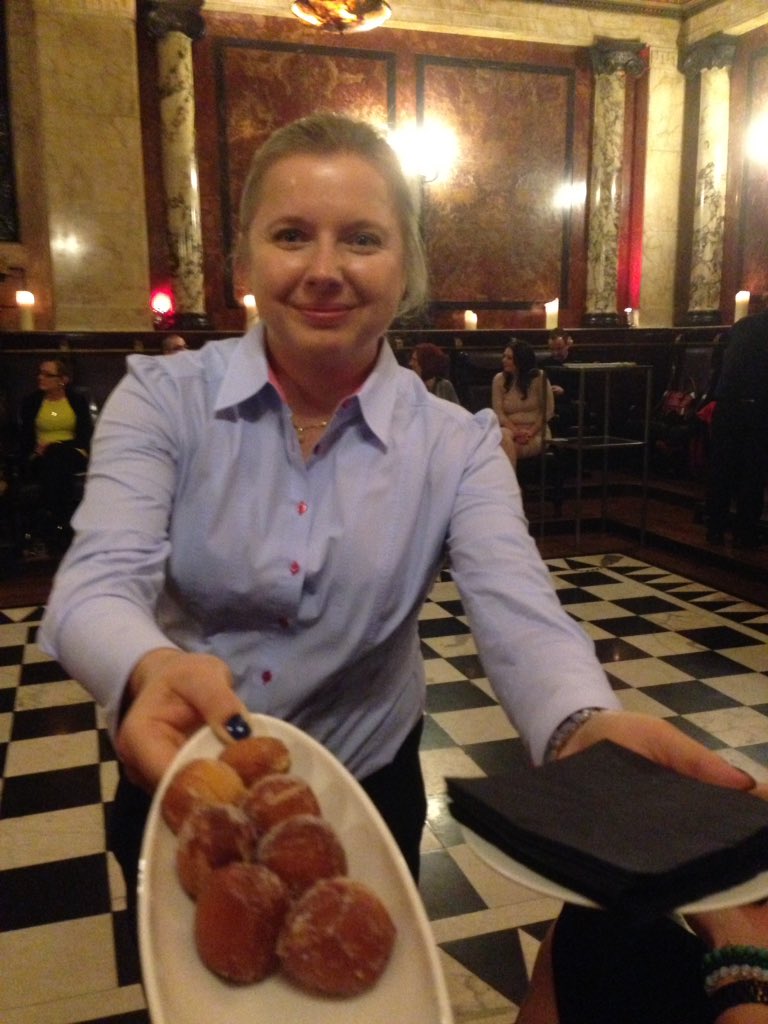 Lisafurbs's tweet photo. @OdetteToilette #TheMasters2016 #OrangeBlossomDonut #Honey https://t.co/ZRx7HlG7uw