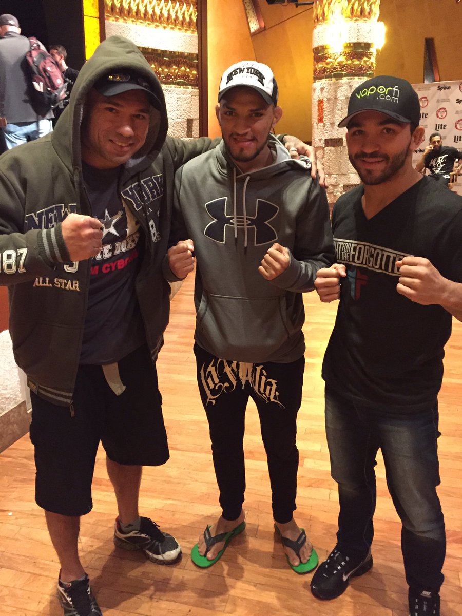 BellatorMMA's tweet photo. Brazil representing this Friday at #Bellator153! #BOA @PatricioPitbull @ToninhoFuria #Cyborg https://t.co/jNKYNDD67d