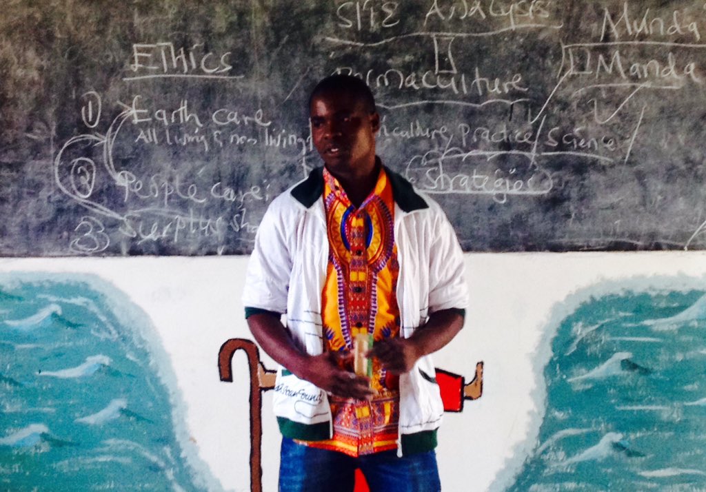 inspire_malawi's tweet photo. Biswick, from @Kusamala leads training in #permaculture to local teachers and volunteers at Mlanda Primary #malawi https://t.co/ZnDzYB0u7F