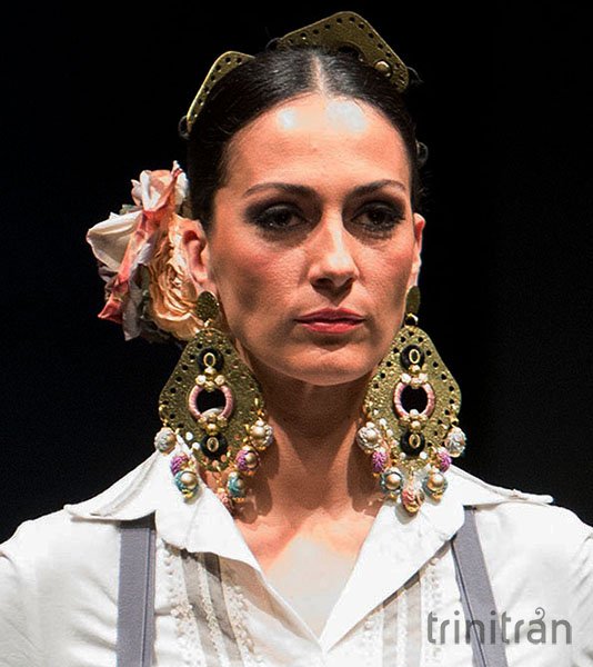 TrinitranHappy's tweet image. Los #pendientes que pusimos ayer, hoy posan en esta #modelo ¿Os gustan cómo le quedan? #flamenco #modadeespana