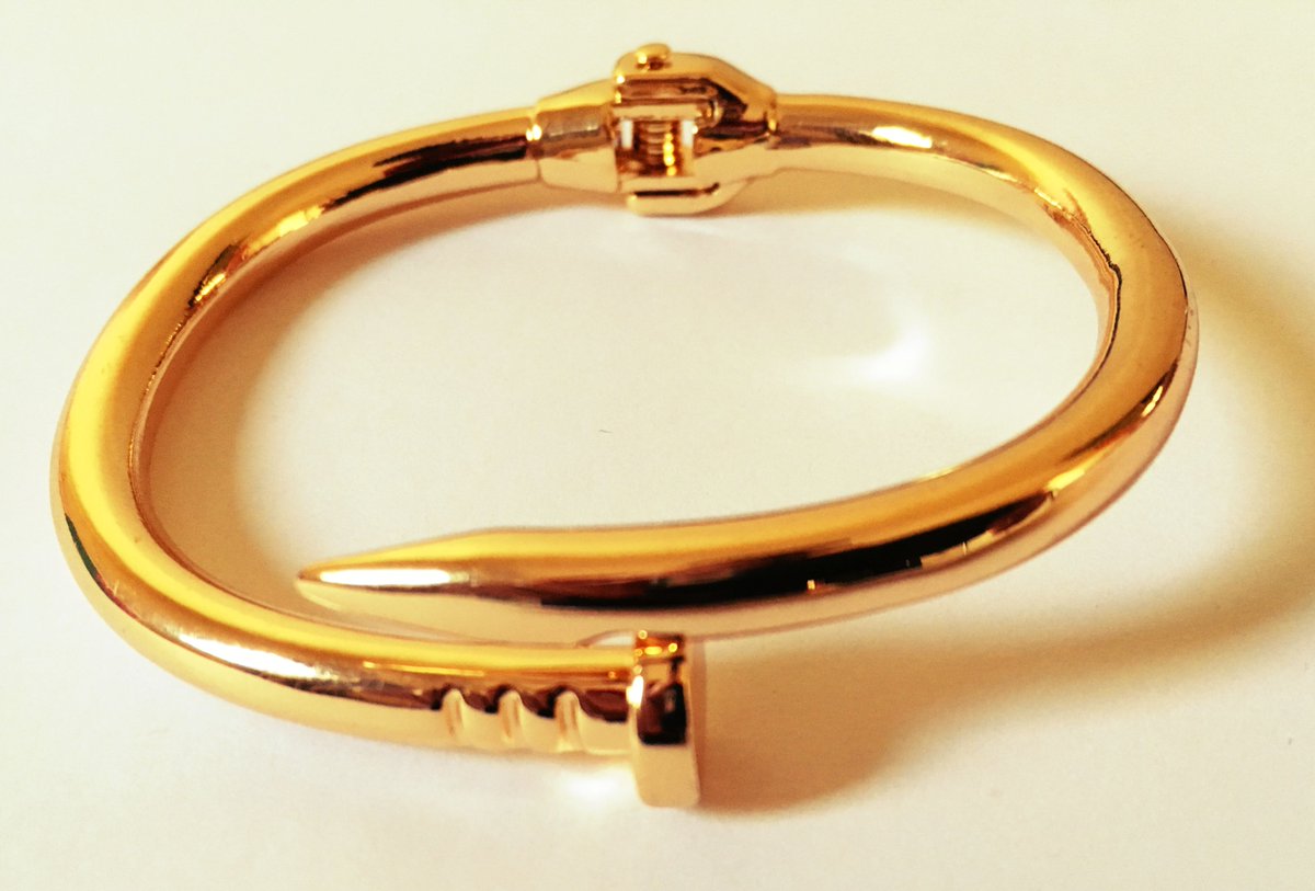 Hashimbazaar's tweet image. Item: Gold Plated Bracelet Bullet Uni
Code: A-4
Price: 130 EGP
Whatsapp:+201017755452
facebook.com/HashimBazaar
