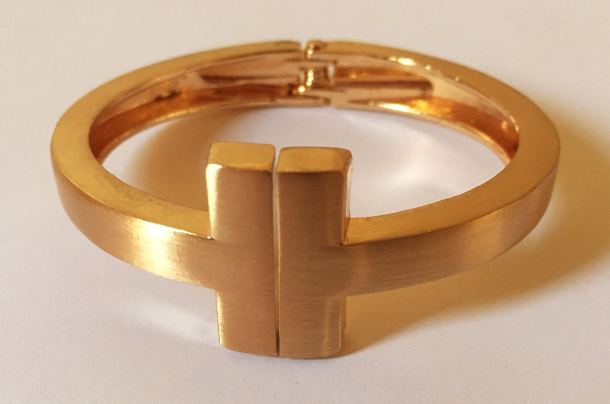 Hashimbazaar's tweet image. Item: Luxury Gold Plated Bracelet
Code: A-3
Price: 125 EGP
Whatsapp:+201017755452
 More at: facebook.com/HashimBazaar