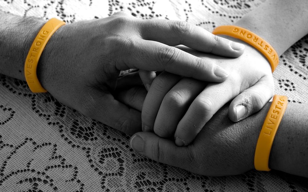 PopSci's tweet photo. Those silicone bracelets track which chemicals you’ve been exposed to https://t.co/WulgMfcNsb https://t.co/ziyfJmGTnE
