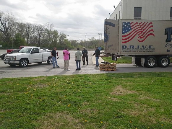 Teamsters's tweet photo. #Teamster Nation: #JC56 lends helping hand, delivers water to #Flint. #1u #FlintWaterCrisis https://t.co/rzhbHqeljn https://t.co/Uy6H0yHRg3