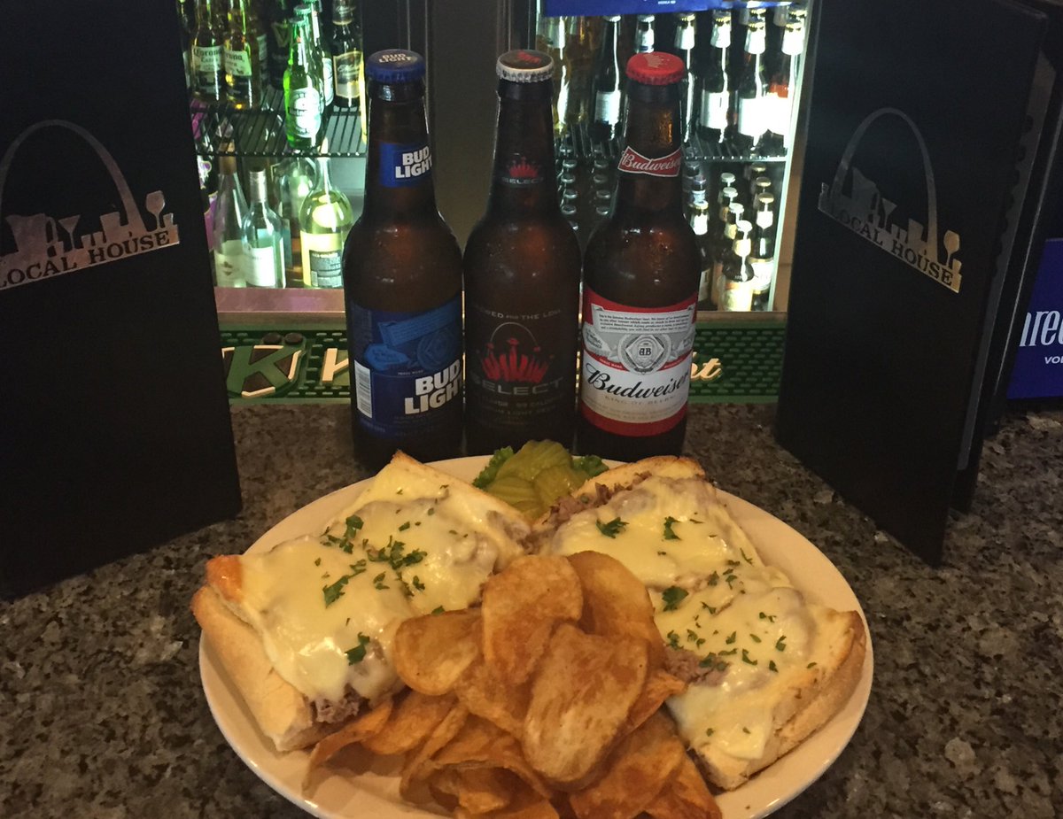 TheLocalHouse1's tweet image. The Judge for Lunch
Thinly sliced sirloin, lightly topped with brown gravy, served open faced on garlic cheese bread