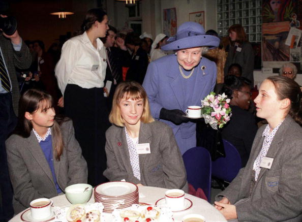 cmarinai's tweet photo. when the queen was trying to be cool with the kids https://t.co/2dg7PxopXI
