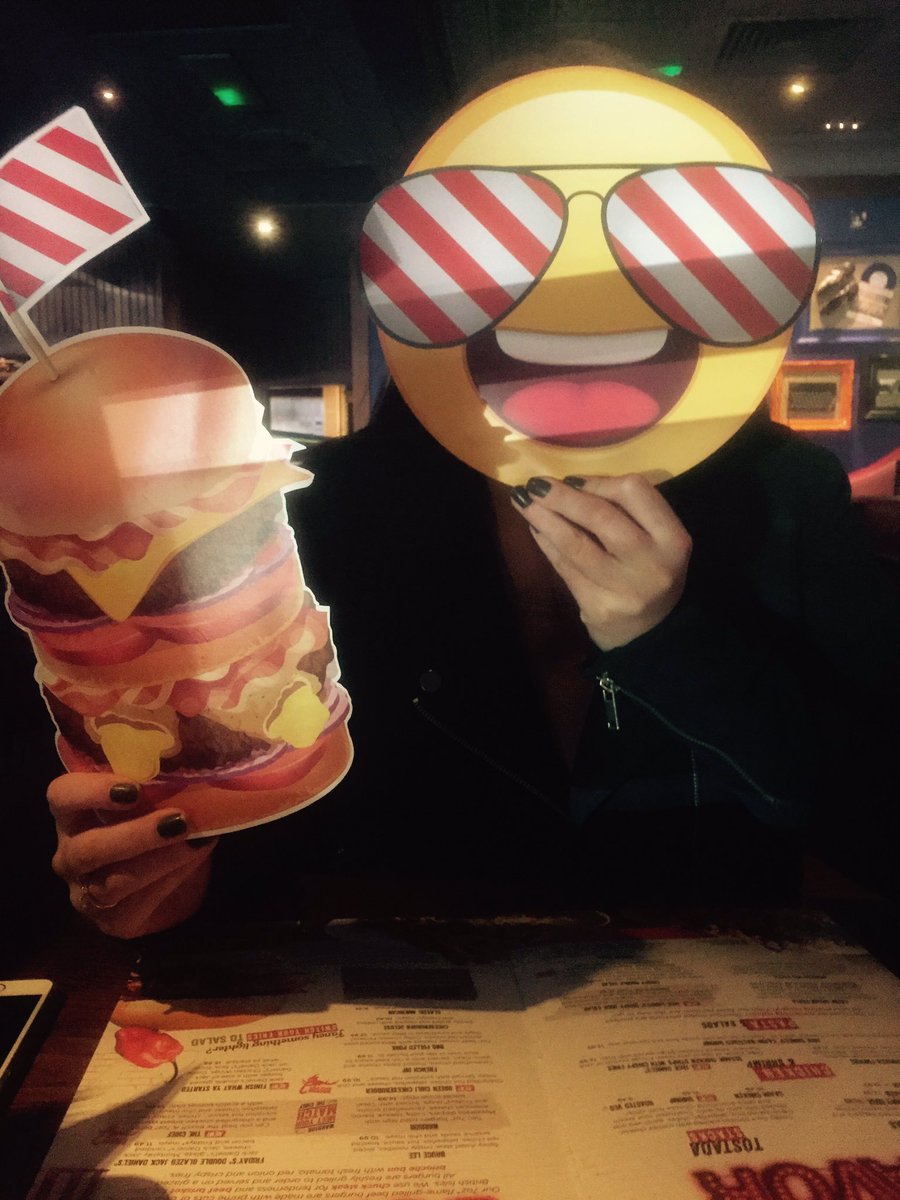 SamMulhall1's tweet photo. #FRIYAY @TGIFRIDAYSUK prize me up! https://t.co/pG4WhNPVk6