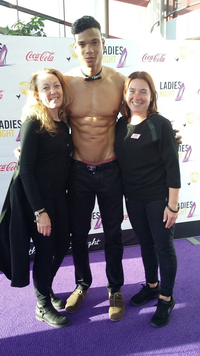 Our hero <a href="/HKMregio4/">Nicolette Bakker</a> @Dimitri_HKM <a href="/nb_bakker/">Nicolette Bakker</a> #ladiesnight pathe scheveningen