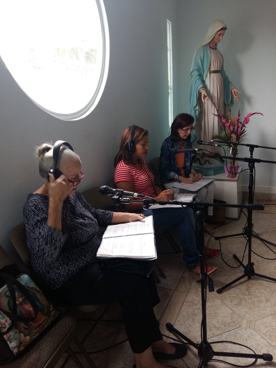 radiomariapa's tweet photo. Estamos meditando los #MisteriosDeLuz desde la #CapillaDelSantisimo en Radio María. Participa llamando al 260-3000 https://t.co/WabMKlcKKg