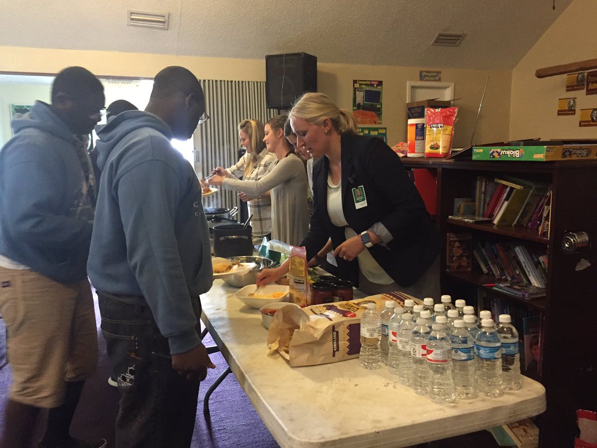 CCA2ndChance's tweet photo. Our awesome volunteer Ashley &amp; her @WatermarkChurch community group are serving lunch today! #Tacos #NoTuesday https://t.co/g2x8gZTfY7