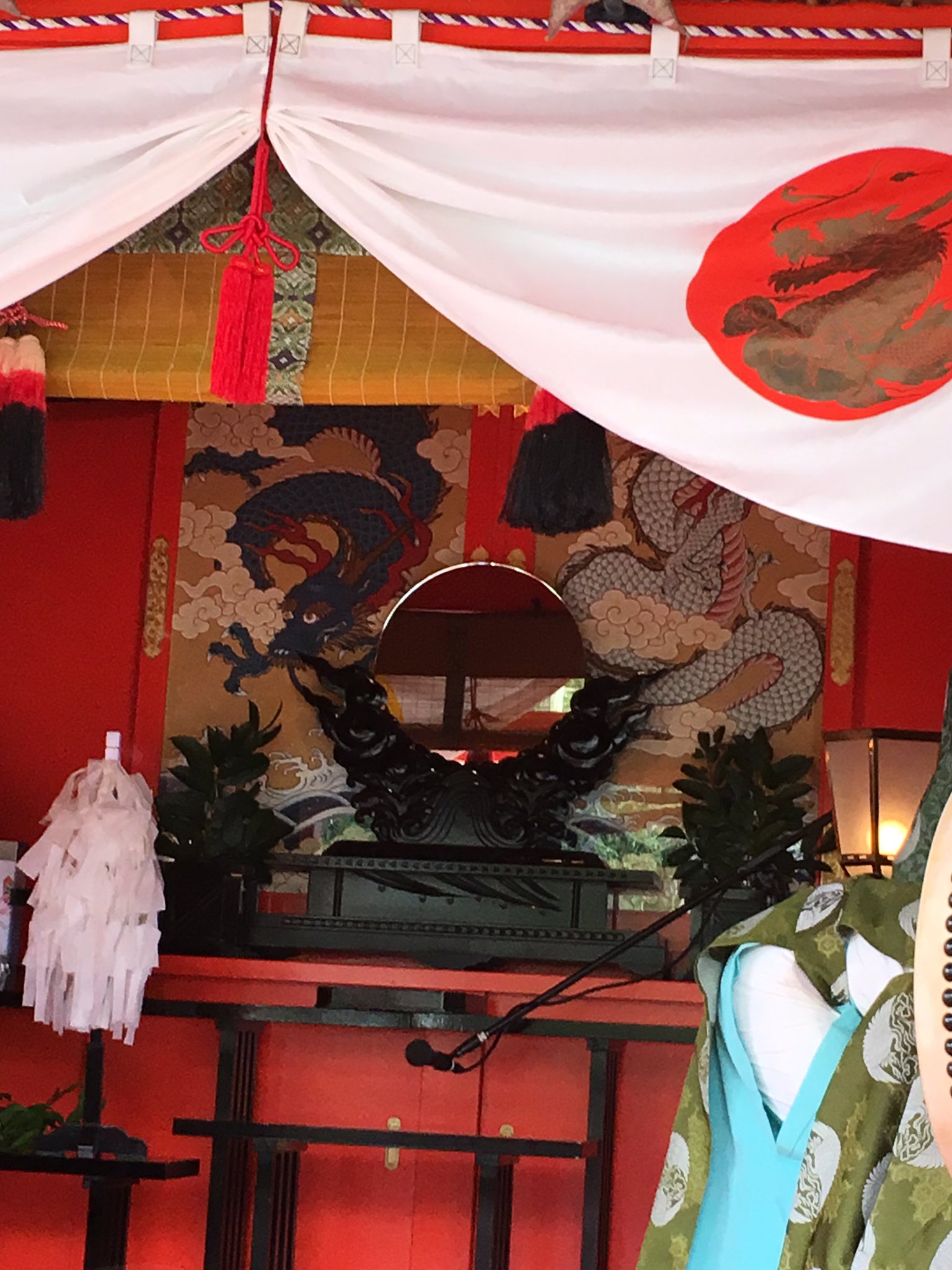 ティーノ 縁結びの神で有名な 箱根の九頭龍神社 月に1度だけ 神社のお宝が公開される のですが そのお宝や神社の画像を スマホなどの 待ち受け画面にすると 良い出会い があるみたいです 一応 疎い私も 実行now 笑 ティーノ 縁結びの神で有名な 箱根の九頭龍神社 月に1度だけ 神社のお宝が公開される のですが そのお宝や神社の画像を スマホなどの 待ち受け画面にすると 良い出会い があるみたいです 一応 疎い私も 実行now 笑