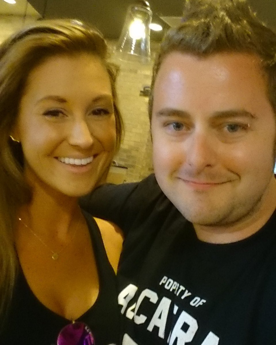 benwaterworth62's tweet photo. The briefest of layovers in Phoenix are made better when you're visited by this girl! #Phoenix #USA #survivor #bu5 https://t.co/XacFMLdnLl