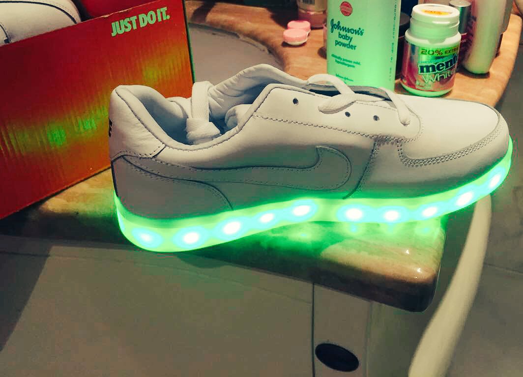 SalmaAym's tweet photo. When you have the bestest friend in the world!! #NikeLED https://t.co/PpdZUbZsZV