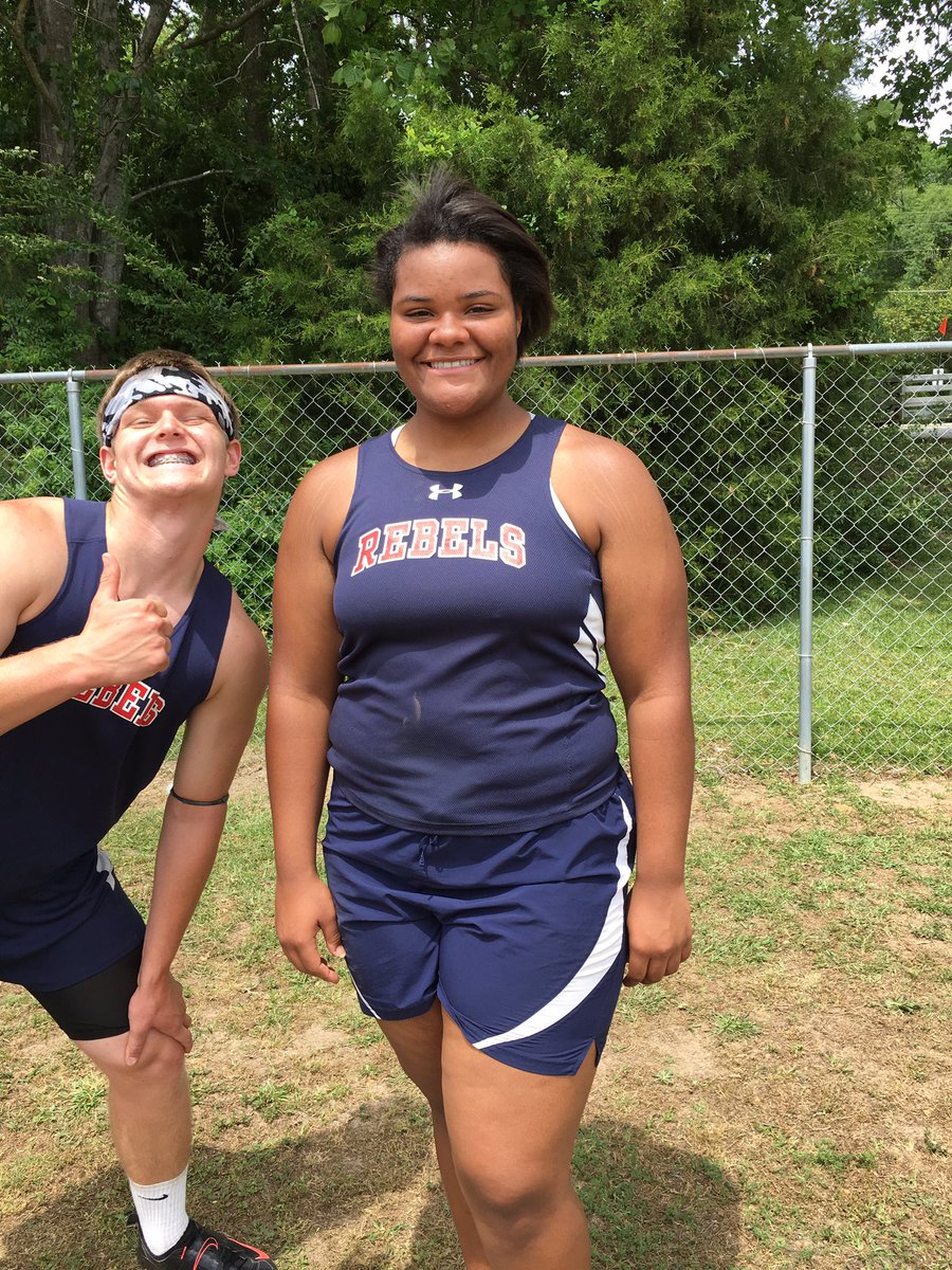 ECHSTrack's tweet image. @Mayte_Davis28 aka Beyoncé, PRed at the Region Meet and advances to Sectionals! #RunHam