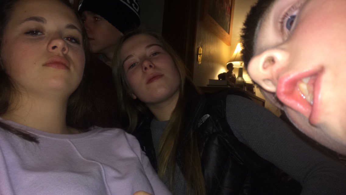 tayvolleybae's tweet image. HB day to the coolest kid🎉 lets go on more trips ✈️🚣🏼 and drain some 3s 🏀 Have a great day!