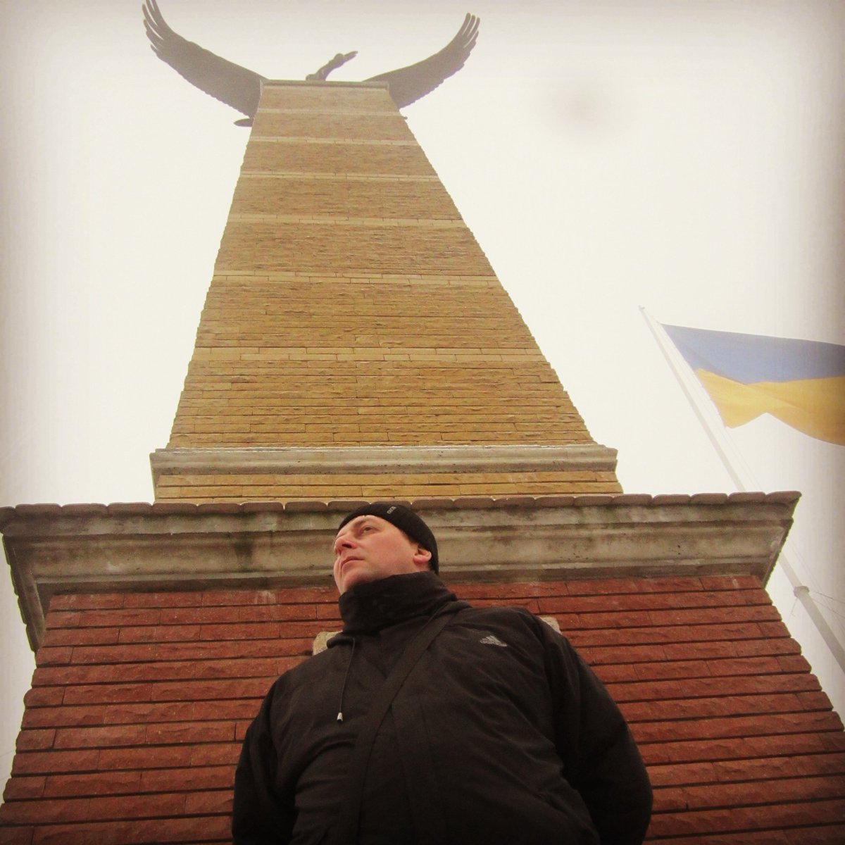 ComeToUkraine's tweet photo. Eagle near the ancient castle in Mukachevo, Ukraine #travel #trip #ukraine #cometoukraine #eagle #castle #vacation https://t.co/kb15espSYi