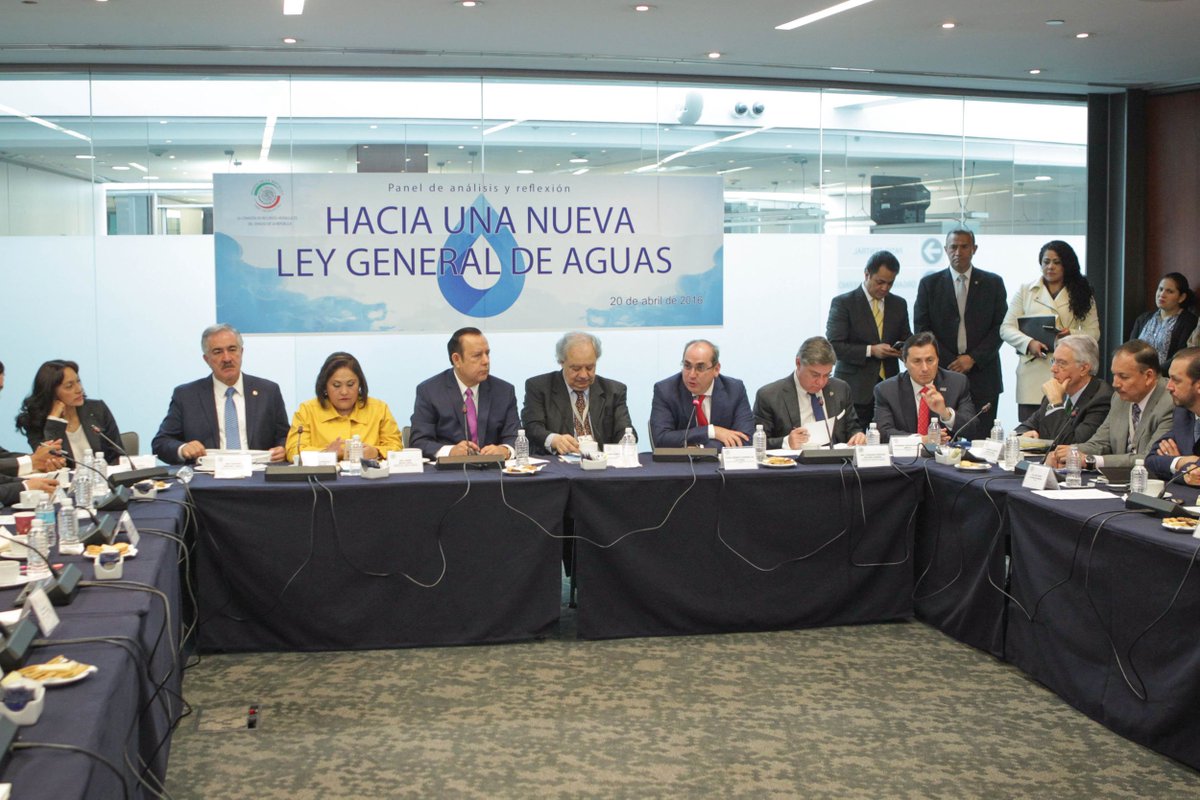 senadomexicano's tweet photo. #Fotos del panel de reflexión "Hacia una nueva Ley General de Aguas". https://t.co/QdhBRDFu3u https://t.co/rVpXaF1LtC