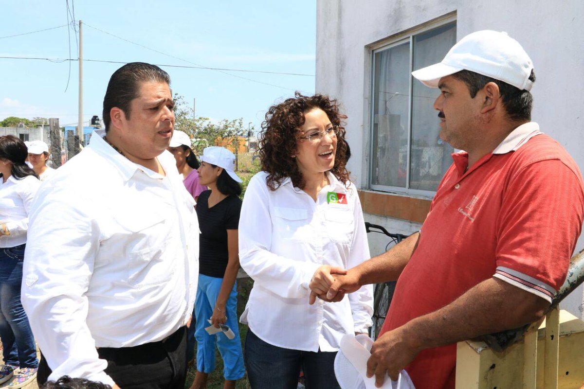 AmigosdeGris's tweet photo. Un gusto recorrer #Altamira con mi compañero de formula @EstebanXTi #ConGriseldaSíSePuede @griscarrillor https://t.co/dKsz3eI6N1