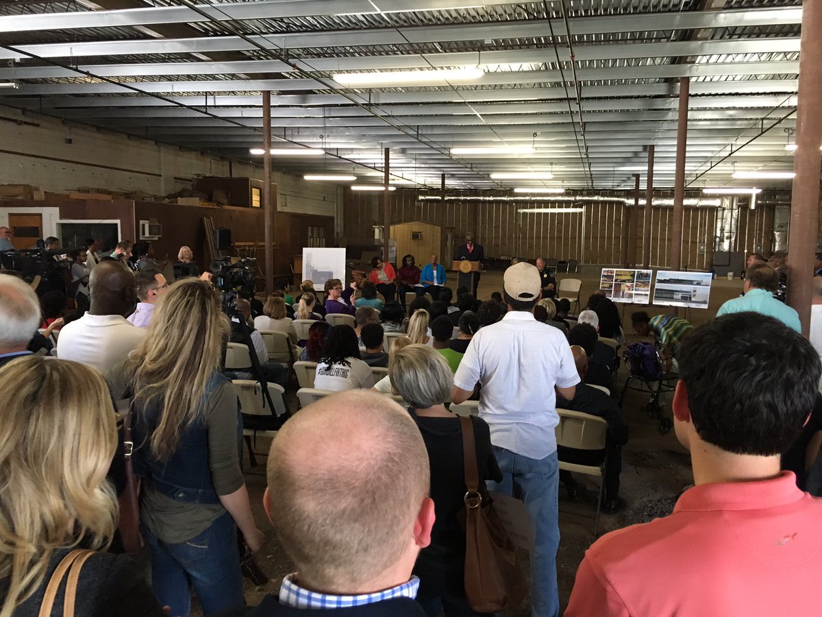jaycobble's tweet photo. @daryl_arnold getting this announcement started! #changecenter #quotingRomans https://t.co/qQq3b8dfxy