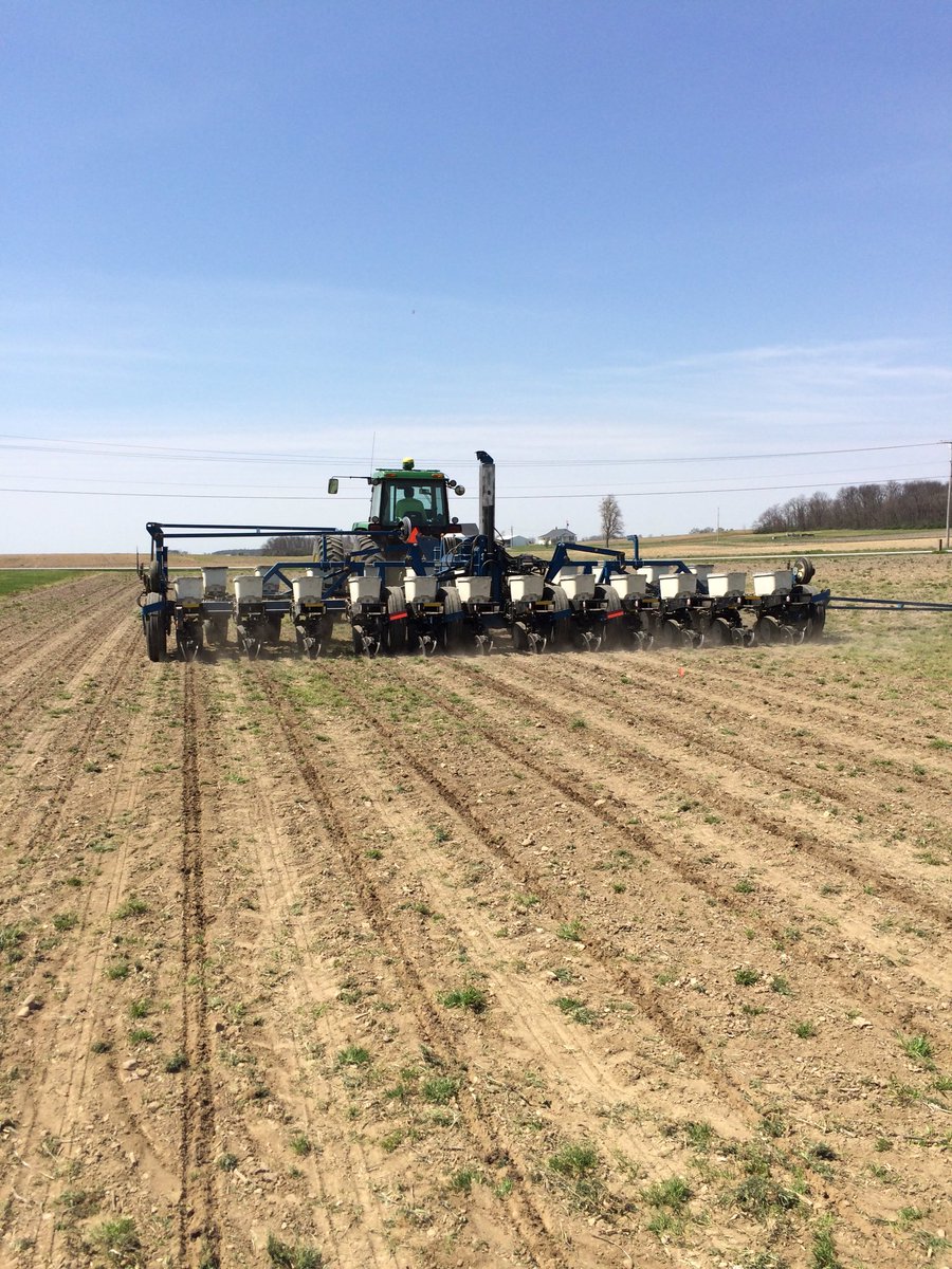 Channelseedman1's tweet image. It doesn't get any better than this. #channelseed #plant16 #cornplot @krabbew @Channel_OH