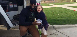 InfiniteFireOrg's tweet photo. Kind sanitation worker helps girl have best birthday ever #infinitefireinc #Delvar https://t.co/wK8VqJokjq https://t.co/ecfyJVyVys