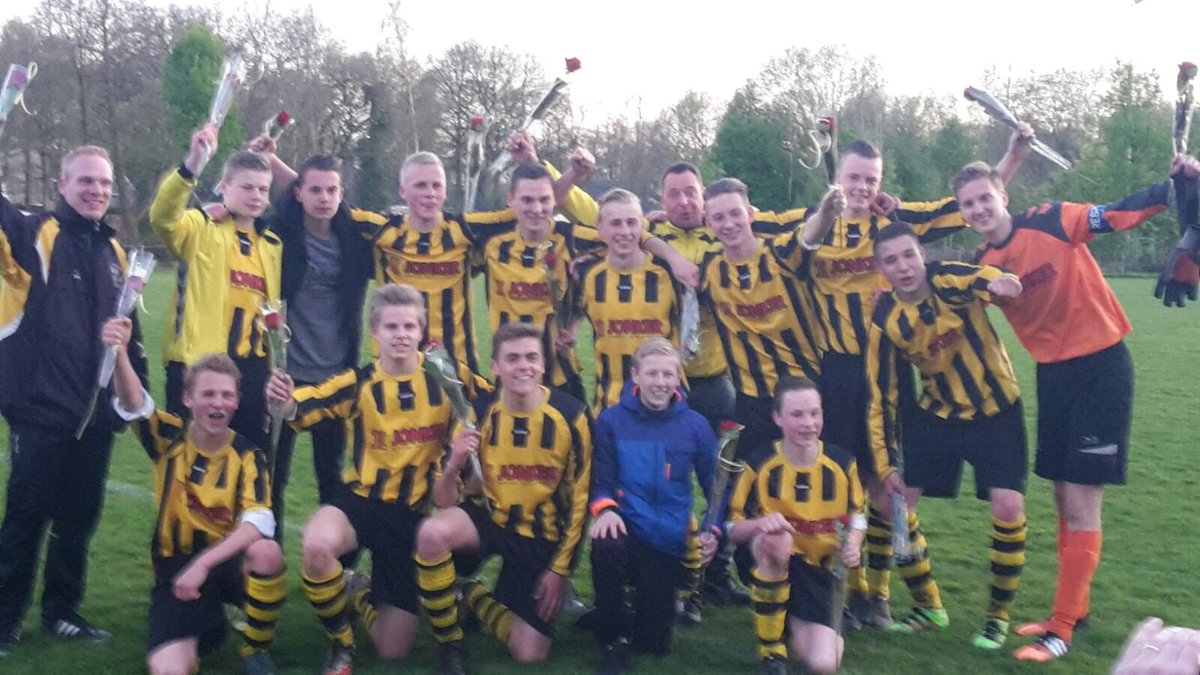 vvGOMOS's tweet photo. GOMOS B1 wint met 2-3 bij Fit Boys B1 en is KAMPIOEN! Gefeliciteerd toppers!! https://t.co/tqR1hYwiXc