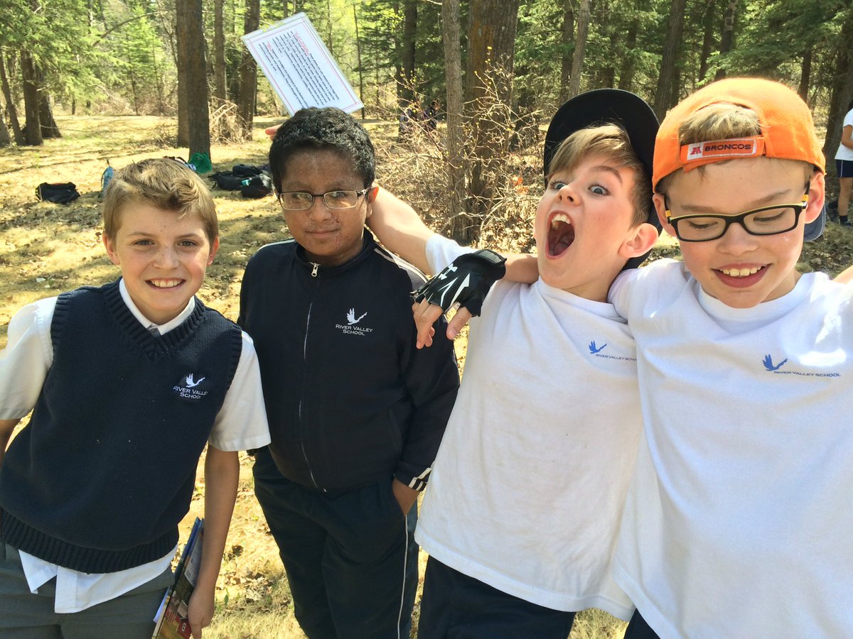 teacherjeff33's tweet photo. Bowness Park nature hike @fullcircleadventures @RVSgrade5A @RVSGrade5B @rvssocial https://t.co/OWI5gC3cNF