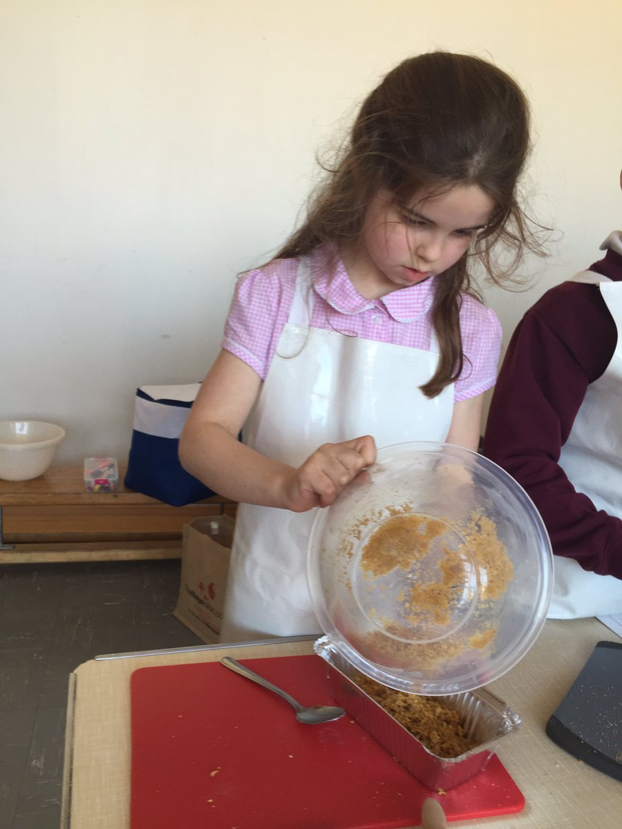 SmartRasp2's tweet image. Banoffee pie making at #marshgibbon #dessert