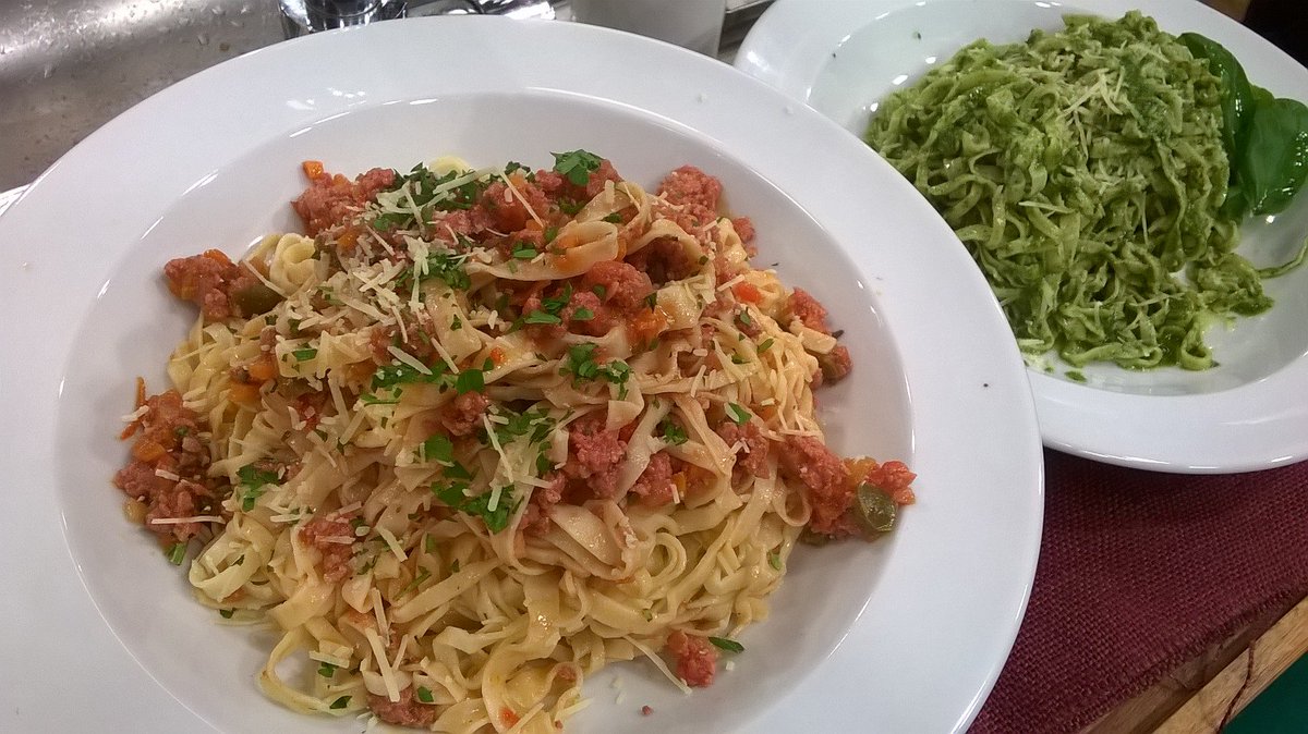 cocinerosarg's tweet photo. Hoy hicimos #PataDeCordero #Bizcochuelo #PolloConPolenta #Medialunas #Ranking5 #Bolognasa #Pesto y más
@TV_Publica https://t.co/ivfpVRN7r2