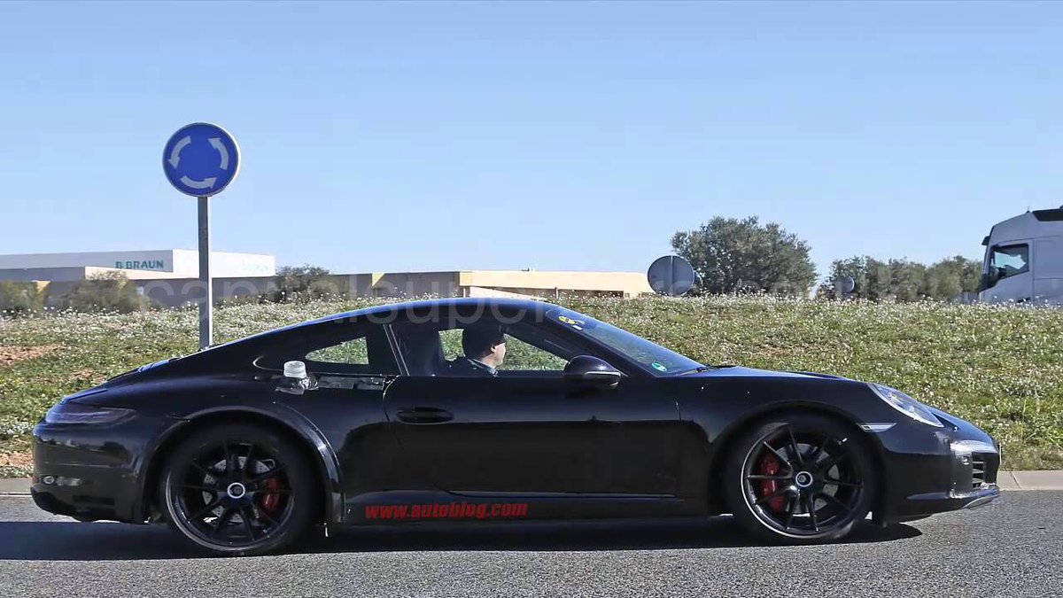 Hybrid Porsche 911 “992”