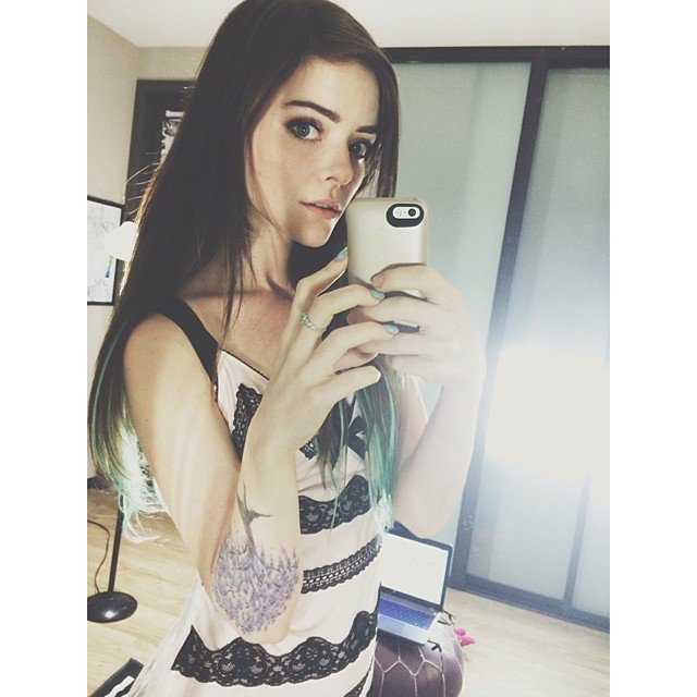 FletcherSumiko's tweet photo. I am home alone tonight. Lets chat on snapchat.  https://t.co/yWt4KiWqtG https://t.co/IQFpq3EvHS