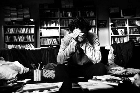 Sen o kadar bir şey söylemeden gidersin ki, üstüne milyonlarca bir şey söylenir.

İncir Reçeli