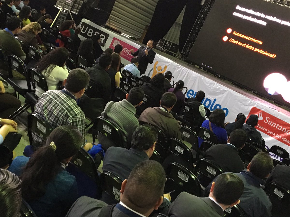 fercalderon_mx's tweet photo. Un gusto platicar con miles de personas que asisten a #ExpoEmpleo organizado por @OCCMundial #OCCtips #mejorempleo https://t.co/c1aILroKCd