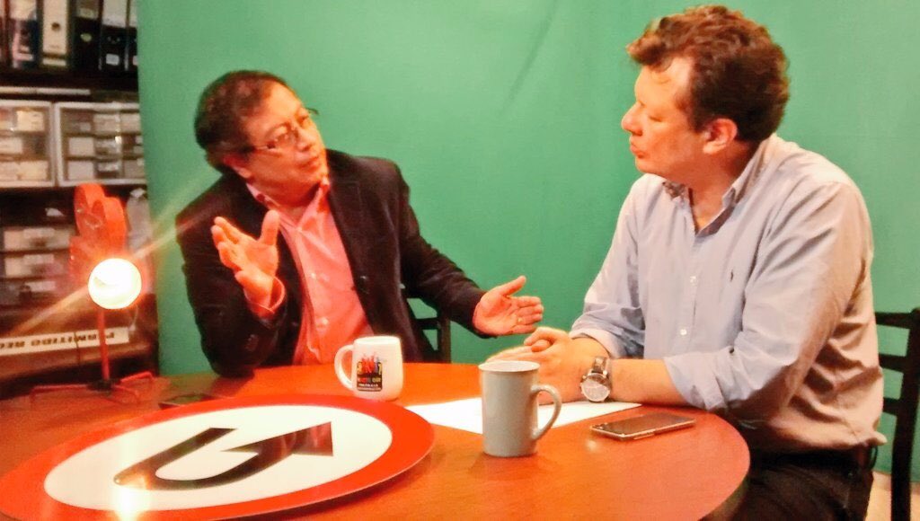 ticopineda's tweet photo. "Los trinos no hacen las revoluciones. Las revoluciones la hacen ciudadanías movilizadas" @petrogustavo https://t.co/tLemCsekmC
