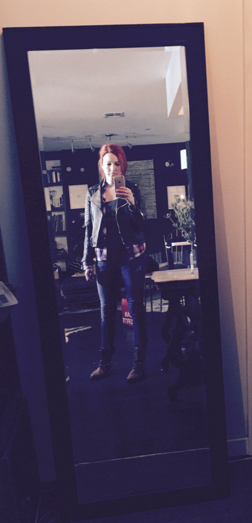 xocoleyf's tweet photo. Wait, am I grunge again? #highschoolstyle #90s https://t.co/vhu9PQonRp