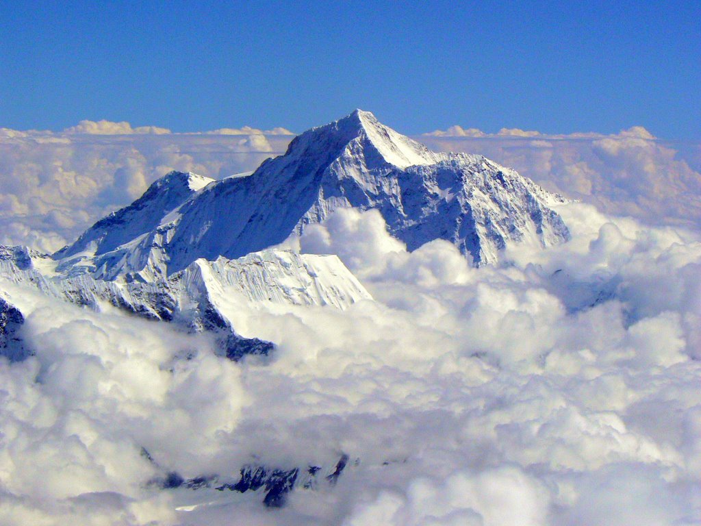 elitevend's tweet photo. EARTH FACT! The highest point found on Earth is Mount Everest which reaches a height of 8.8 km. https://t.co/yndELSim7q