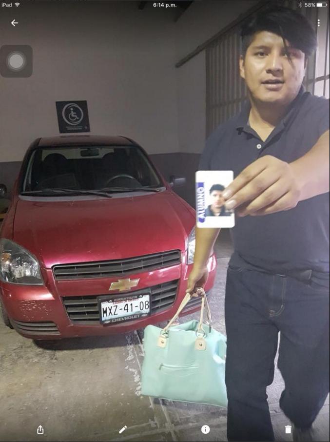 EfektoTv's tweet photo. #Video #LordTec aclara por qué se estacionó en lugar para discapacitados https://t.co/R66lQq4hb1 https://t.co/Z3Ez5W2WbS