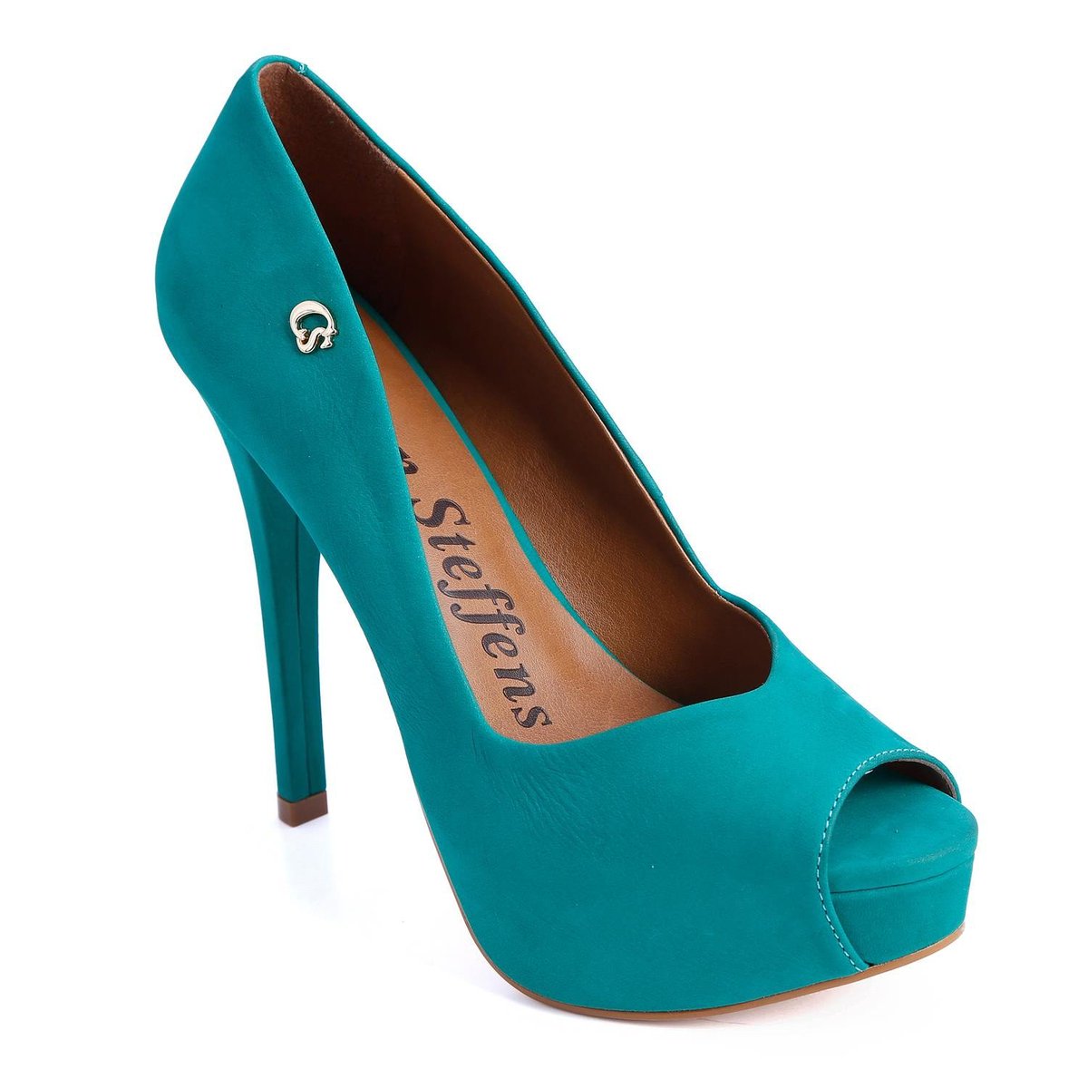 Pump it up! #lovecs #shoeaddict #humpday buff.ly/1XJ6n7e