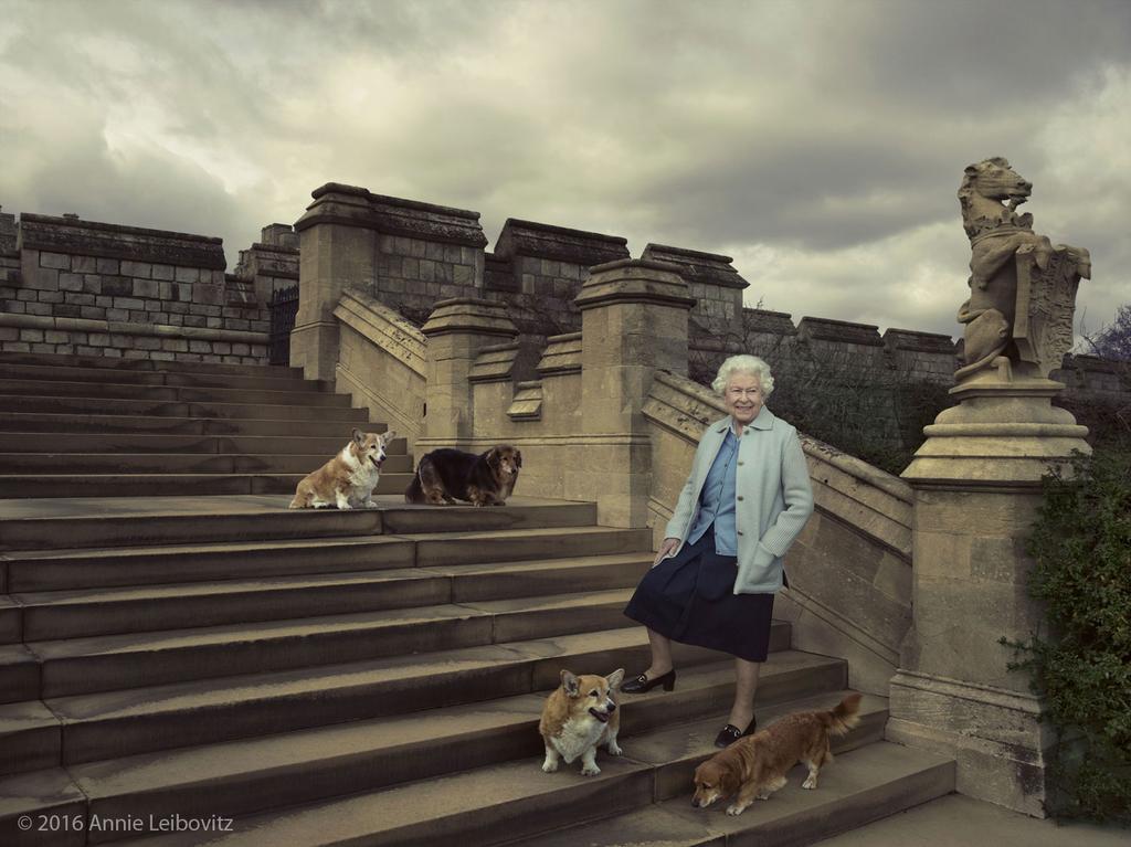 The Queen is 90! 

#HappyBirthdayYourMajesty #Queenat90