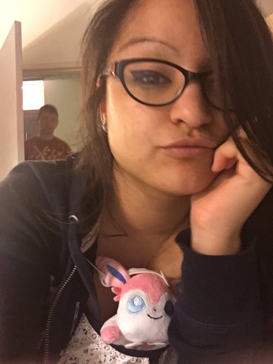 _Aphmau_'s tweet photo. When you tryin'a take a super kawaii pic but your STUPID AWESOME TEAM KEEPS INTERRUPTIN' 😂💜
#PAXEast2016 https://t.co/ZWknXEwXqb