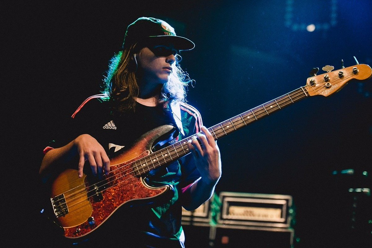 BandaDonica's tweet photo. #Miguima, nosso baixista 🎸🎶⚡🎤
Lembrando que dia 29 de abril estaremos no #MARdeMusica... https://t.co/L9z8qrqyTV https://t.co/7P0VCFeSc0